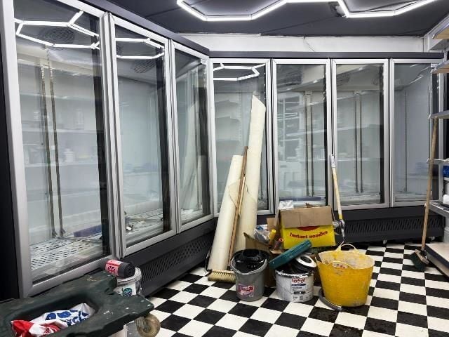 Convenience Store closed for Sale Photo 2