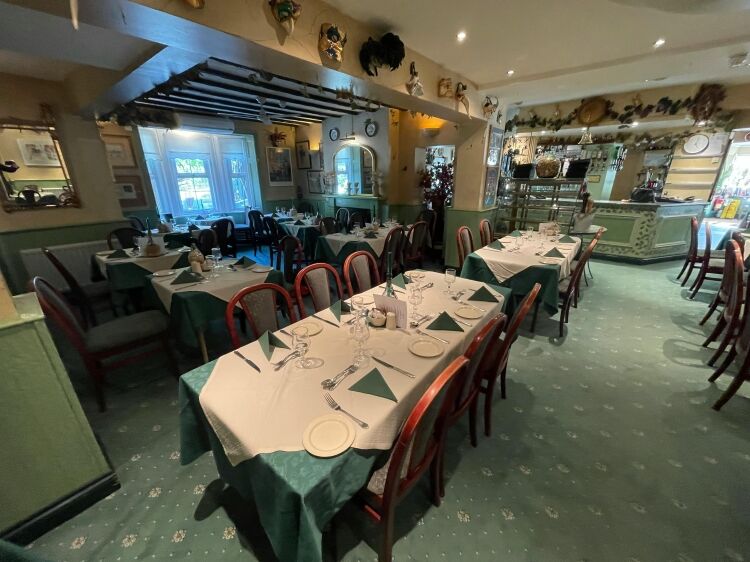 Traditional Italian Restaurant/Pizzeria & Staff and Owners Accommodation