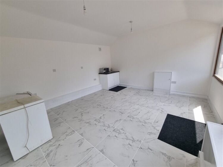 Vacant Unit For Sale in Liversedge