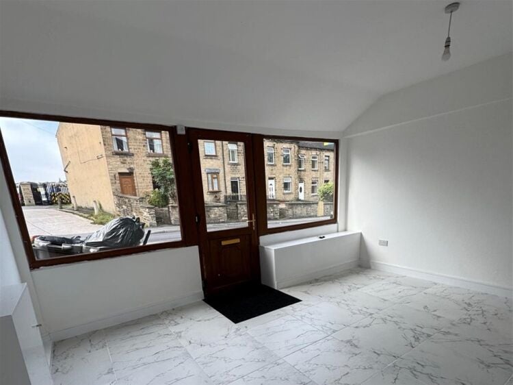 Vacant Unit For Sale in Liversedge