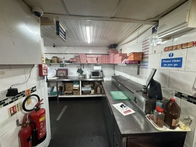 Leasehold Fish & Chip & Pizza Takeaway Located In Wolverhampton Photo 2