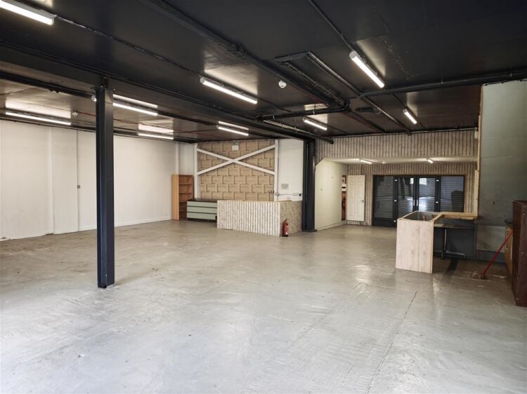 Vacant Unit For Sale in Huddersfield Photo 2