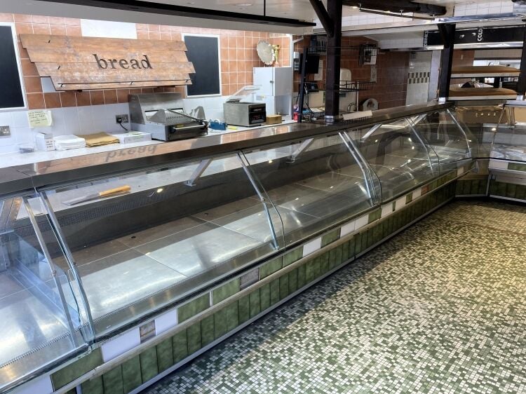 VERSATILE EMPTY HIGH STREET PREMISES Photo 2