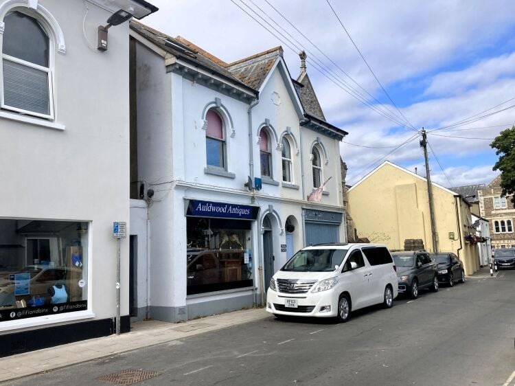 MIXED INVESTMENT PROPERTY OPPORTUNITY Photo 2