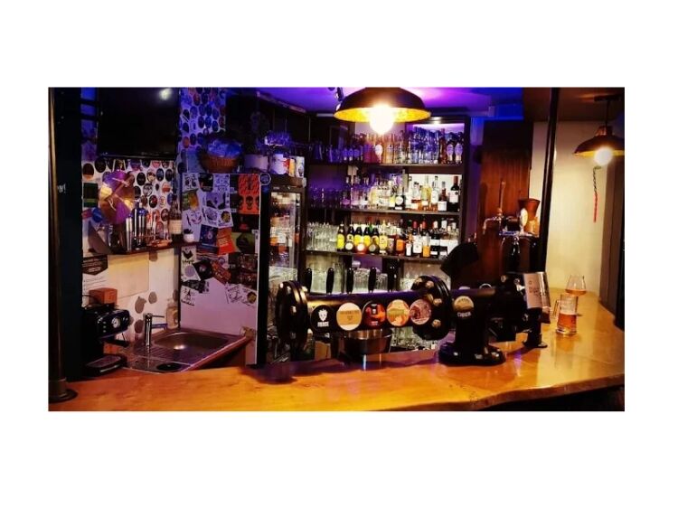 Raise a Glass to Success – Vibrant Craft Beer Bar & Social Venue