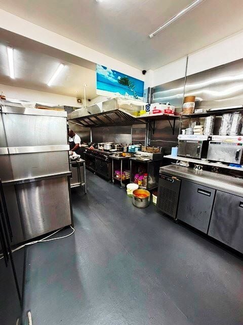 Indian Takeaway - Established 2026, Premier Extractor Installed Suitable For Chicken, Kebab And Pizza Takeaway for Sale Photo 2