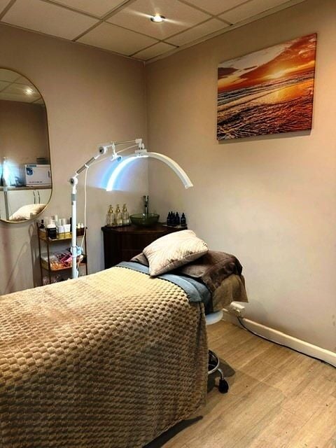 Immaculate Beauty Salon Specialising In Eye Lash Extensions, Tinting, Nails, Facials And Messages for Sale Photo 2