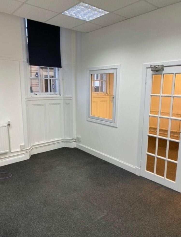 Office, Beauty, Space for Rent Photo 2