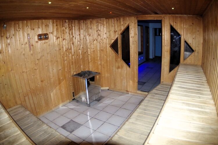 GENTLEMEN’S ADULT ENTERTAINMENT VENUE