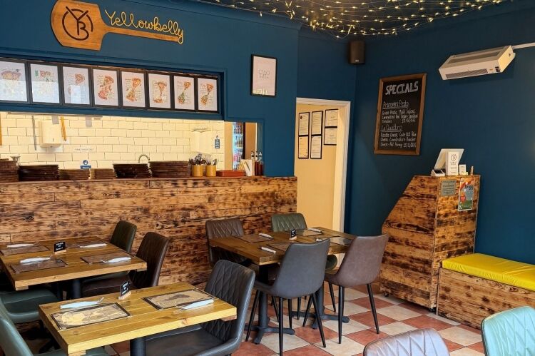 Established Pizza Restaurant - Brigg Photo 2