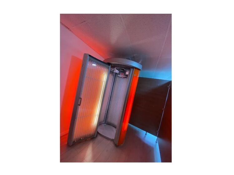 Glow Big, Dream Bigger – Premium Tanning Salon