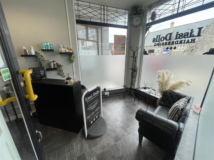 Retail Premises in a Prime Position To Let For Sale in Newton Abbot Photo 2
