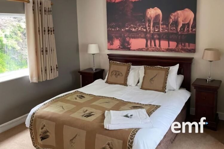 Impressive Freehold Guest House/Hotel
