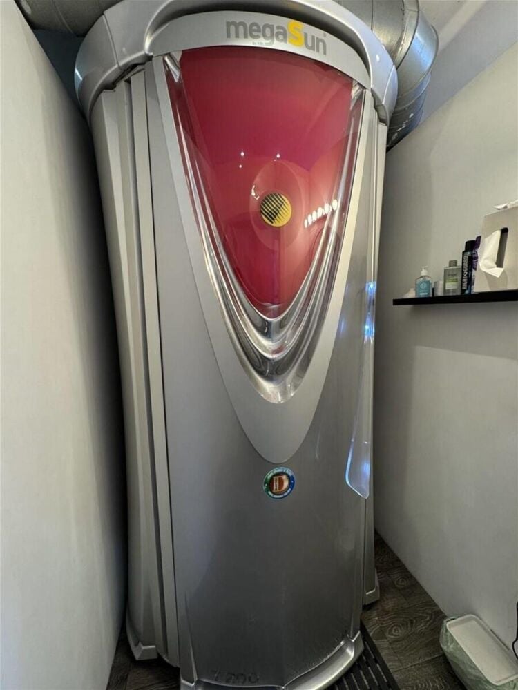 LEASEHOLD SUNBED TANNING SALON