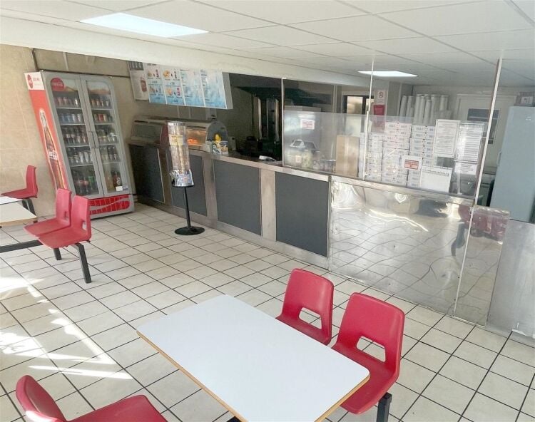 Spacious detached fish & chip shop, Wellingborough Photo 2