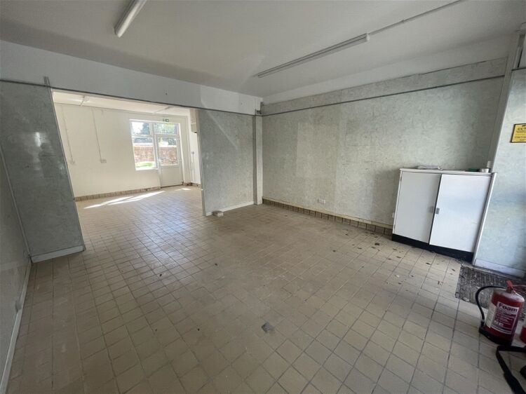 Versatile Retail Premises For Sale/ To let in Exmouth For Sale in Exmouth Photo 2
