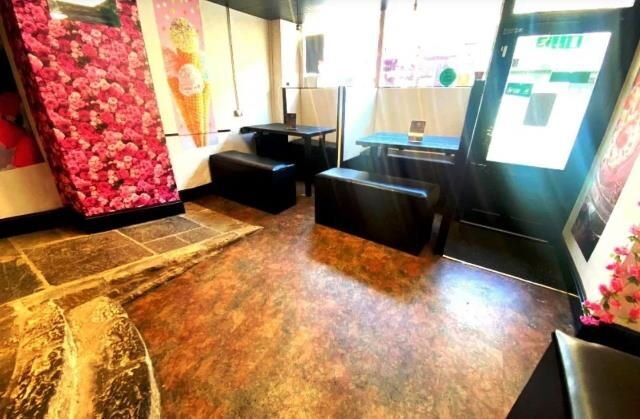 Prestigious Takeaway & Dessert Bar with Premises Licence for Sale