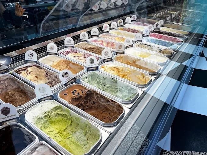 Ice Cream, Coffee & Dessert Bar for Sale Photo 2