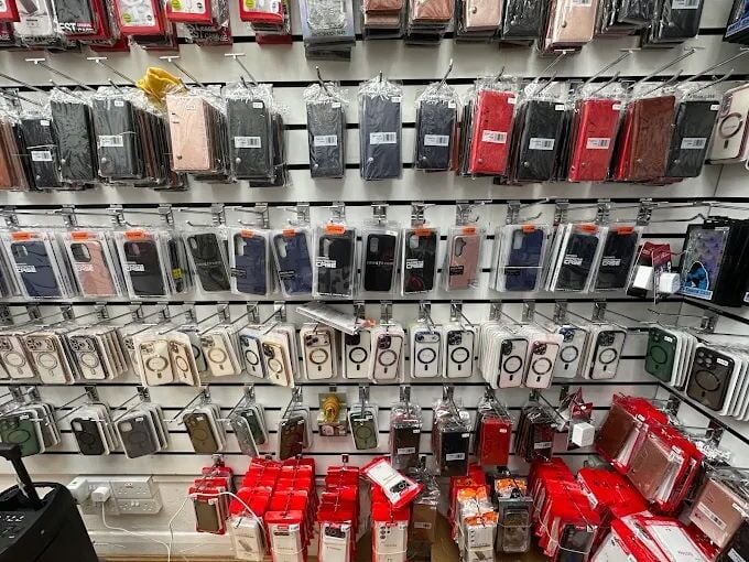 Convenience Store Plus Off Licence & Mobile Phone Sell Purchase Repairing for Sale Photo 2