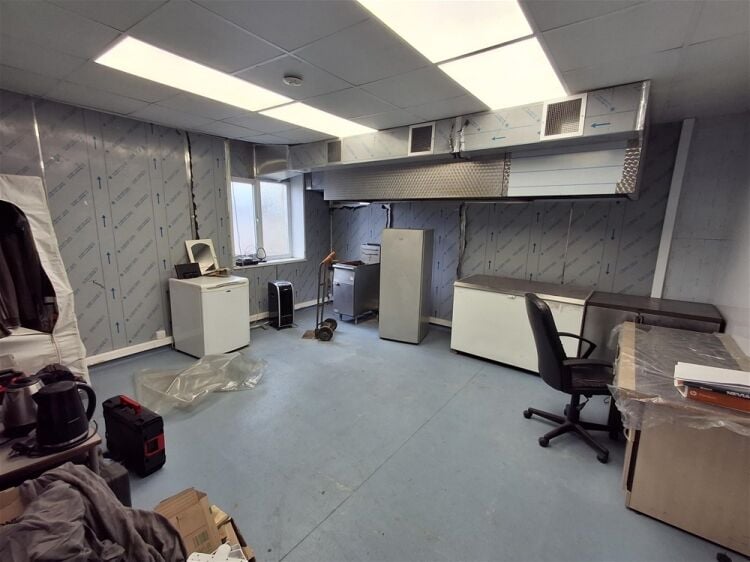 Vacant Unit For Sale in Huddersfield Photo 2