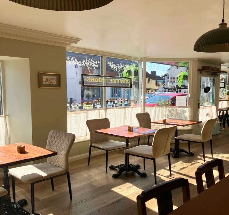 Exceptional characteristic bold corner Cafe & Deli with amazing future growth potential. Photo 2