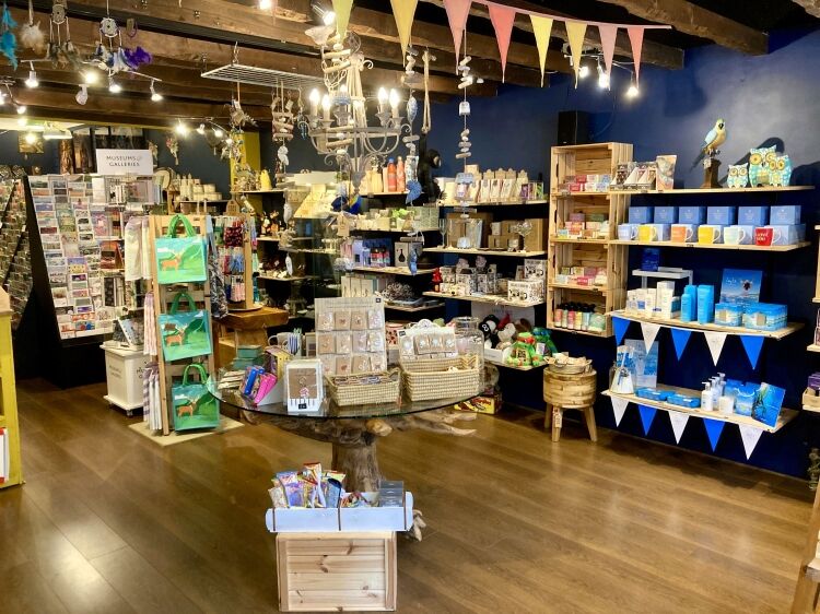AWARD WINNING GIFTS & GREETING CARDS OUTLET