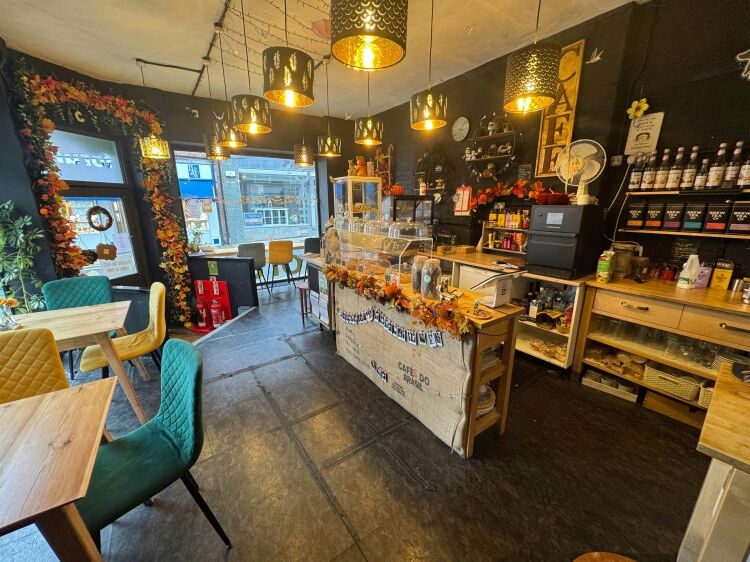 Prominent Town Centre Cafe