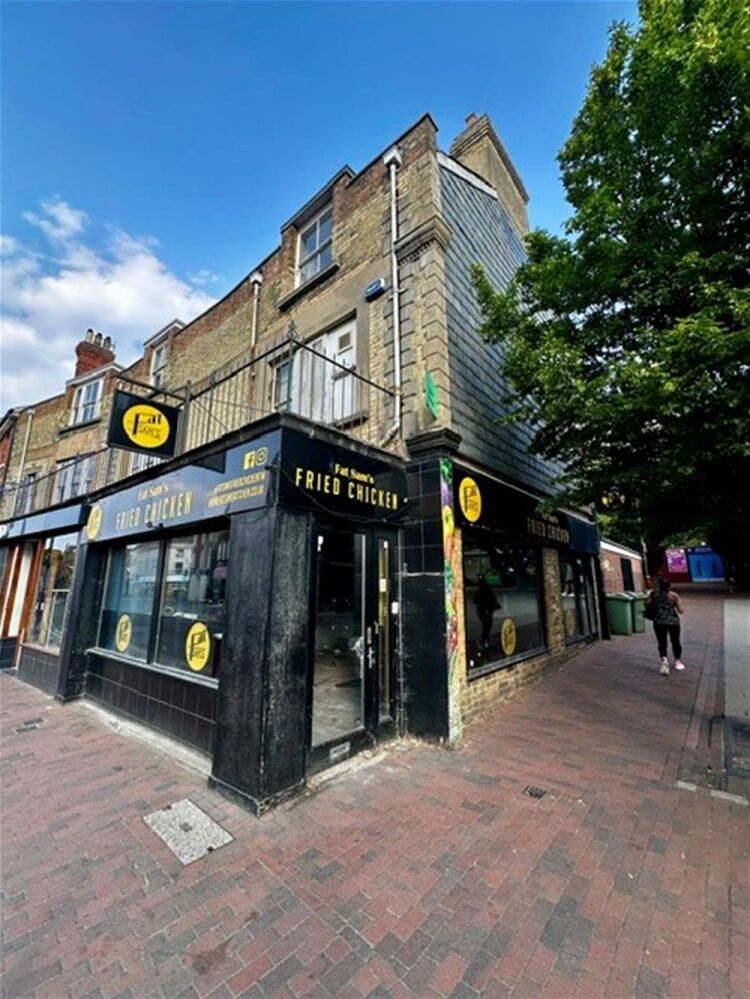 LEASEHOLD CAFE/RESTAURANT SITE
VACANT UNIT WITH EXTRACTION IN PLACE Photo 2