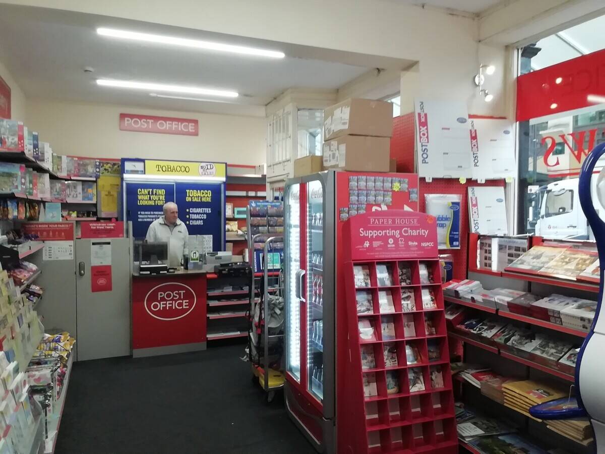 POST OFFICE/NEWSAGENTS/CARDS/STATIONERY - MAJOR YORKSHIRE TOURIST TOWN Photo 3