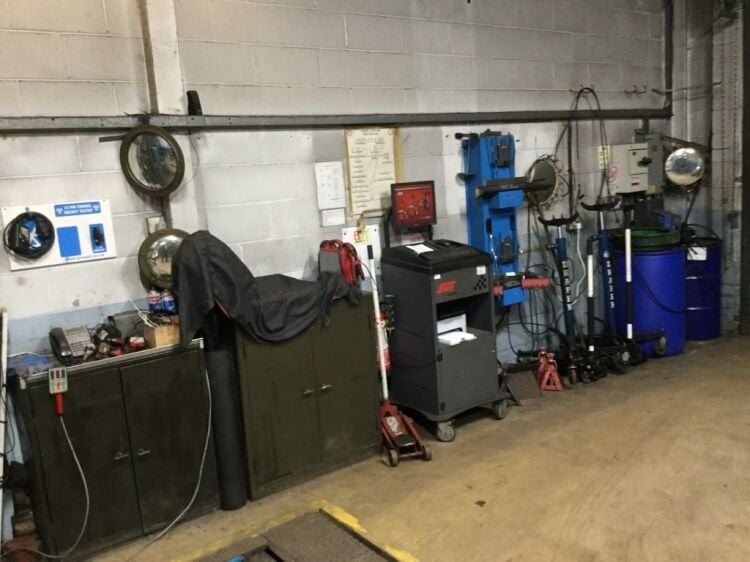 Well Established Garage & Mot Centre With A Renowned Reputation Photo 3