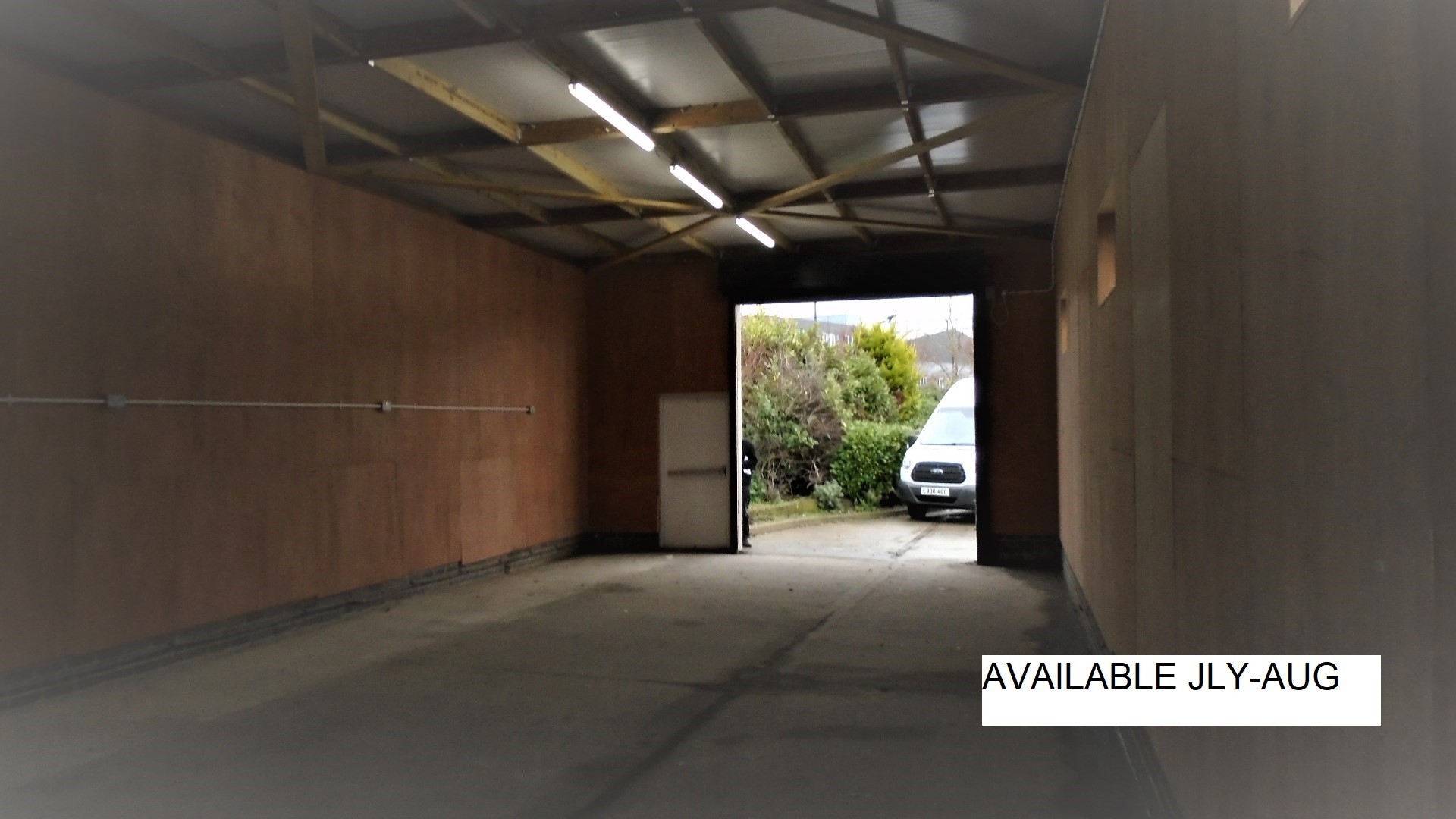 SELF CONTAINED WAREHOUSE - WORKSHOP TO RENT CROYDON