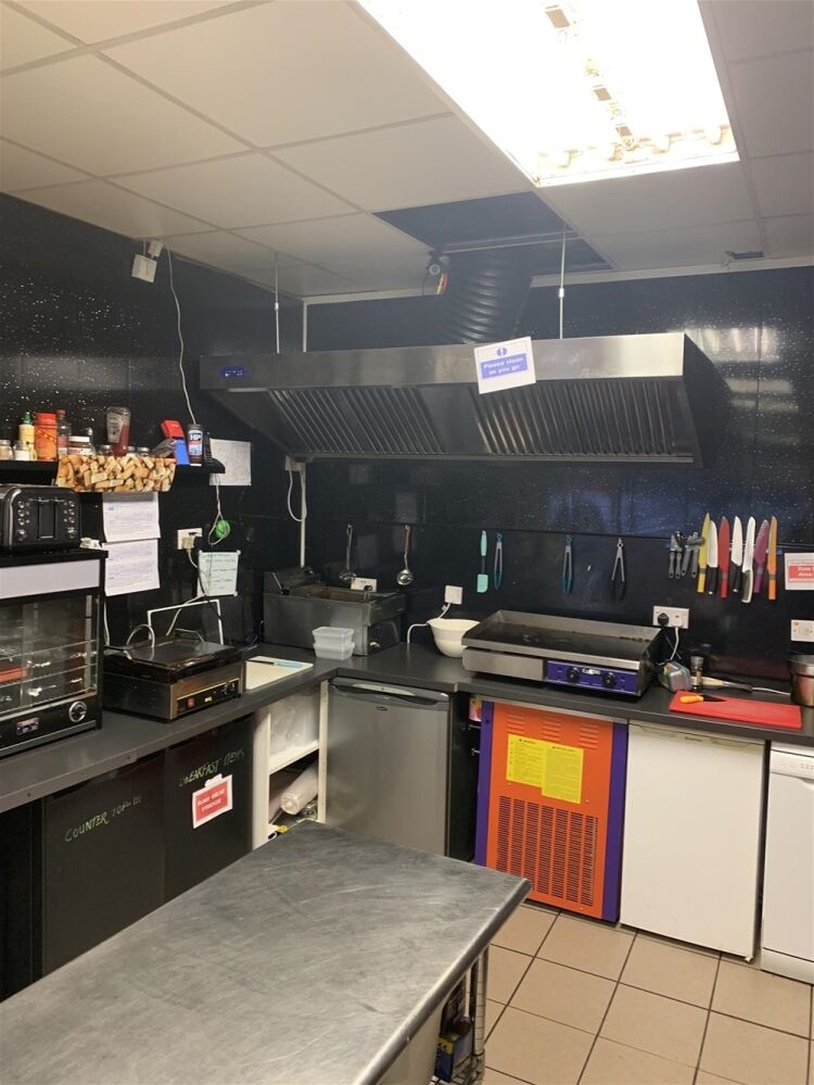 STYLISH COFFEE SHOP WITH PRIVATE FUNCTION ROOM IN RENFREW TOWN CENTRE