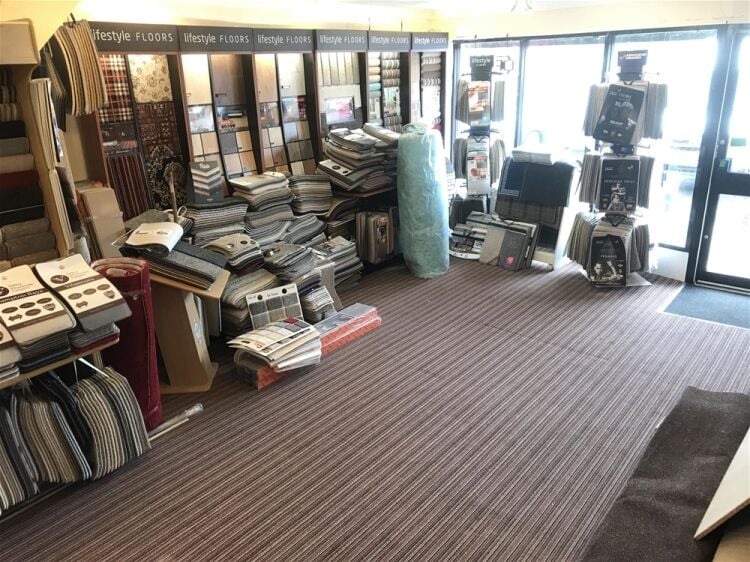 CARPETS & FLOORING SALES & FITTING CENTRE IN LEEDS SUBURB Photo 3