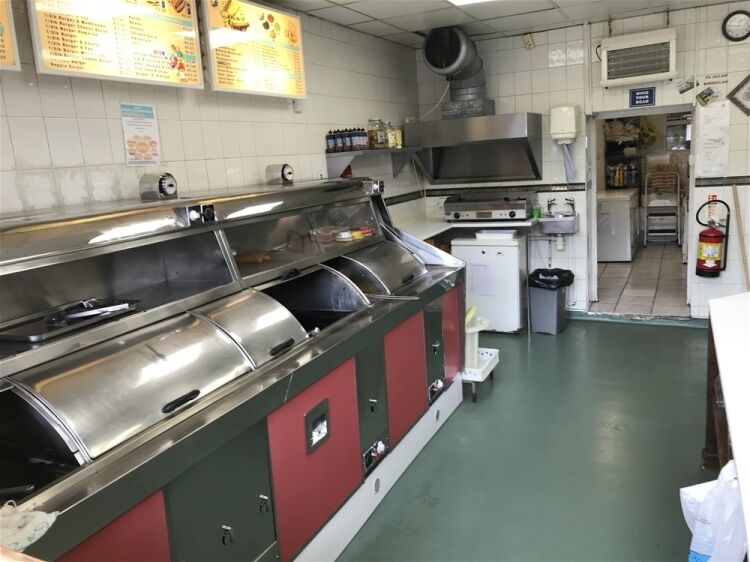 TRADITIONAL FISH & CHIP & TAKEAWAY IN STREET TOWN CENTRE Photo 3