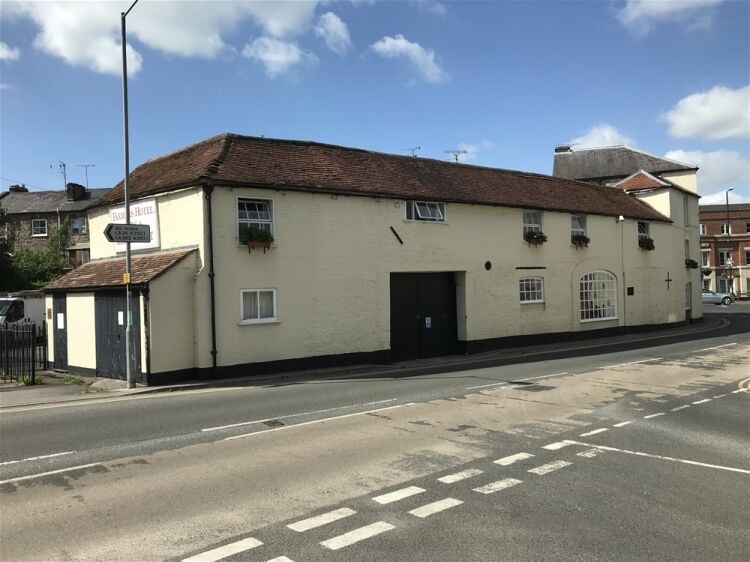 FULLY LICENSED FREEHOLD HOTEL/RESTAURANT & FUNCTION VENUE IN WARMINSTER TOWN CENTRE