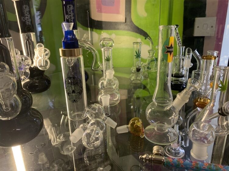 ALTERNATIVE SMOKING & LIFESTYLE SUPPLIES EMPORIUM (HEAD SHOP) IN BRADFORD SUBURB