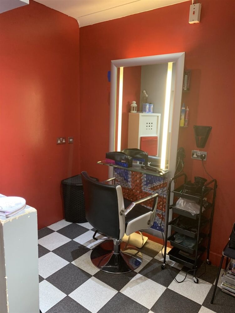 STYLISH GENTLEMENS HAIR STUDIO IN KIRKCALDY Photo 3