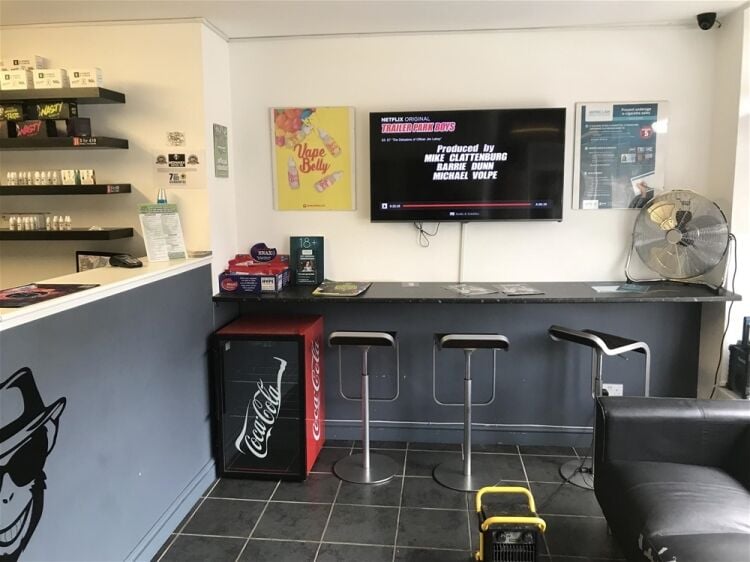 RETAIL & ONLINE VAPING SUPPLIES CENTRE IN WALSALL Photo 3
