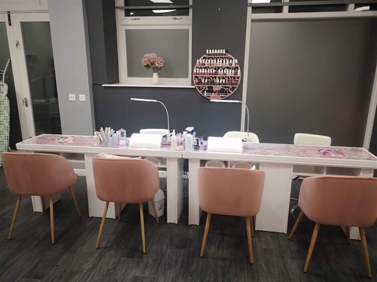 SUPERB NAILS & BEAUTY STUDIO IN BIRMINGHAM Photo 3