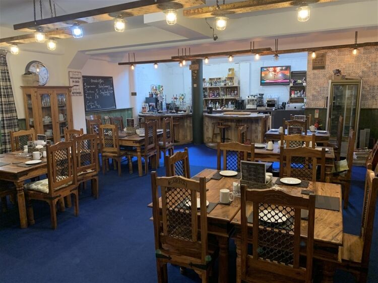 FREEHOLD B&B OR SELF CATERING APARTMENTS WITH LICENSED BAR & RESTAURANT IN PEMBROKE DOCK
