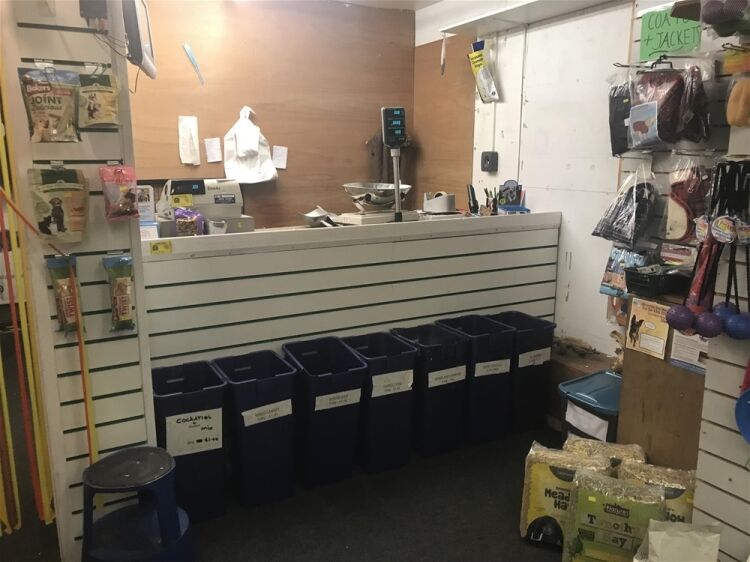 RETAIL ELECTRICAL/HARDWARE & PET SUPPLIES IN KNARESBOROUGH TOWN CENTRE Photo 3