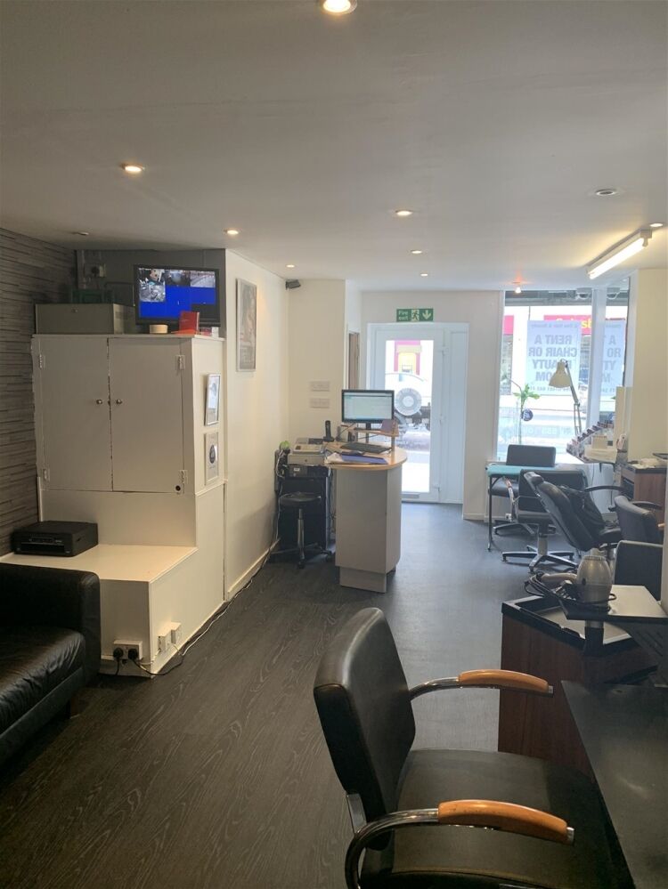 STYLISH UNISEX HAIR & BEAUTY SALON IN EDINBURGH CITY CENTRE