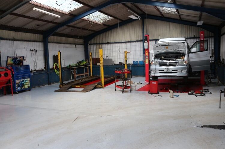 FREEHOLD MOT TESTING & REPAIRS CENTRE IN THE SOUTH WALES M4 CORRIDOR Photo 3