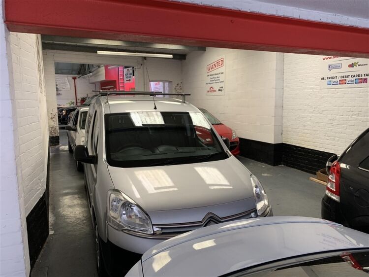 QUALITY USED AUTO SALES BUSINESS IN BRIDLINGTON Photo 3