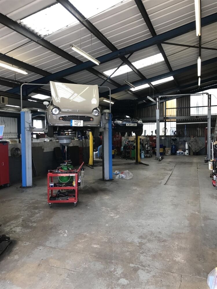 THRIVING MOT TESTING & REPAIRS CENTRE IN TOWCESTER Photo 3