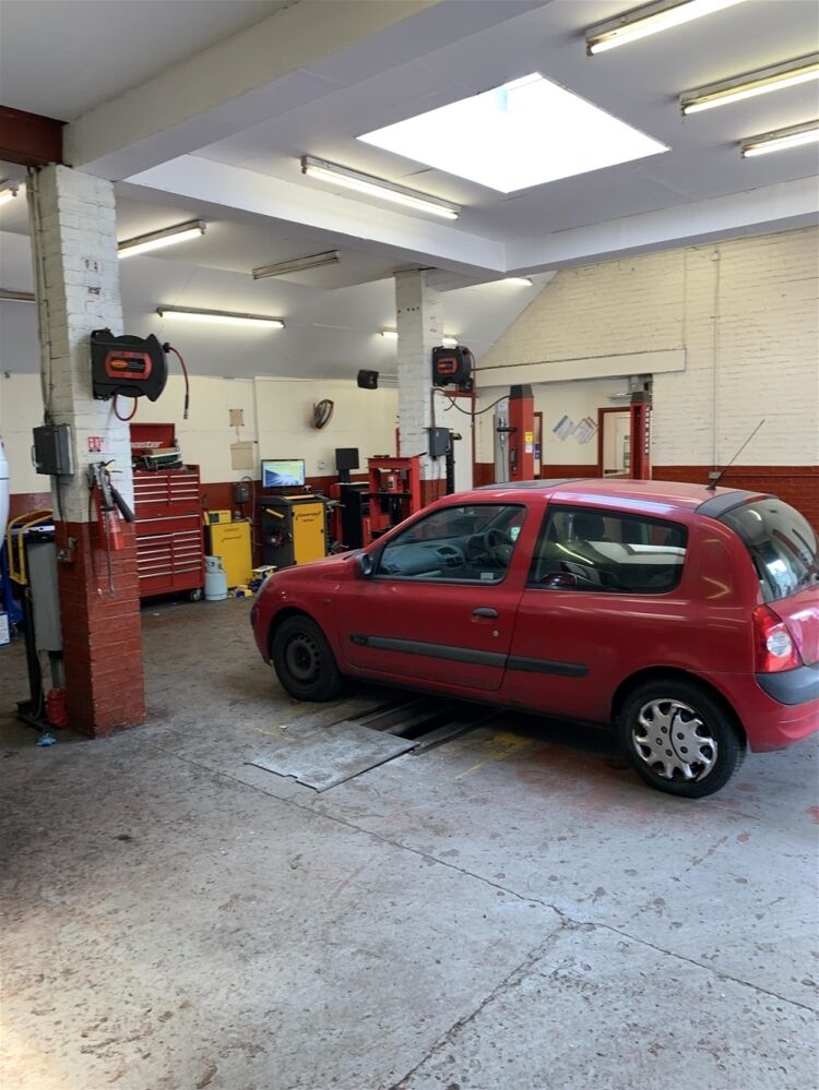 FREEHOLD MOT TESTING & REPAIRS CENTRE IN EDINBURGH Photo 3