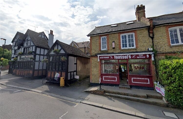 FREEHOLD OR LEASEHOLD GENTS HAIR SALON WITH PRIVATE APARTMENT IN REIGATE