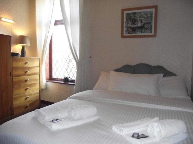 LICENSED FREEHOLD BED & BREAKFAST GUEST HOUSE IN BLACKPOOL Photo 3