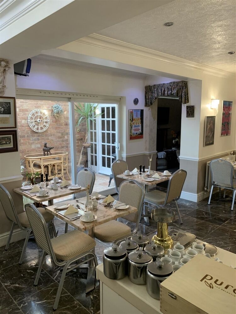 STUNNING FREEHOLD BED & BREAKFAST GUEST HOUSE IN STRATFORD UPON AVON