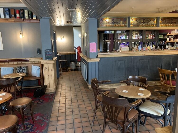 CHARMING PUBLIC HOUSE WITH FAMILY HOME IN THE MUMBLES